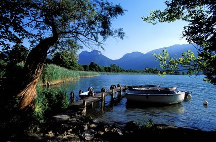 France, Haute-Savoie (74), barques au Bout-du-Lac, sur les rives du Lac d'Annecy