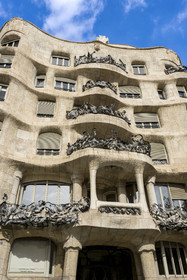 Espagne, Catalogne, Barcelone, quartier de l'Eixample, Passeig de Gracia, Pedrera ou Casa Mila (1905-1910) de l'architecte du modernisme catalan Antoni Gaudi, site classé au Patrimoine Mondial de l'UNESCO