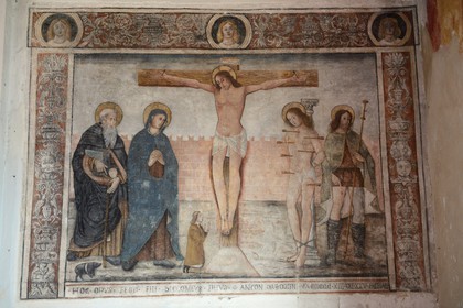 France, Haute-Corse (2B), Calvi, la citadelle, oratoire Saint-Antoine, fresque représentant la Crucifixion (au pied du Christ, le donateur, la Vierge saint Antoine abbé et son petit cochon, saint Sébastien et saint Roch)