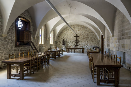 France, Bouches-du-Rhône (13), Tarascon, La Montagnette, abbaye Saint-Michel de Frigolet (XIIe siècle), le réfectoire