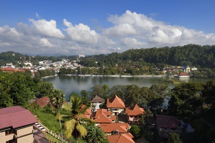 Sri Lanka, center province, Kandy, Temple of the Buddha Tooth (Sri Dalada Maligawa) by the lake Bogambara on the right and the Malwethu temple in the foreground