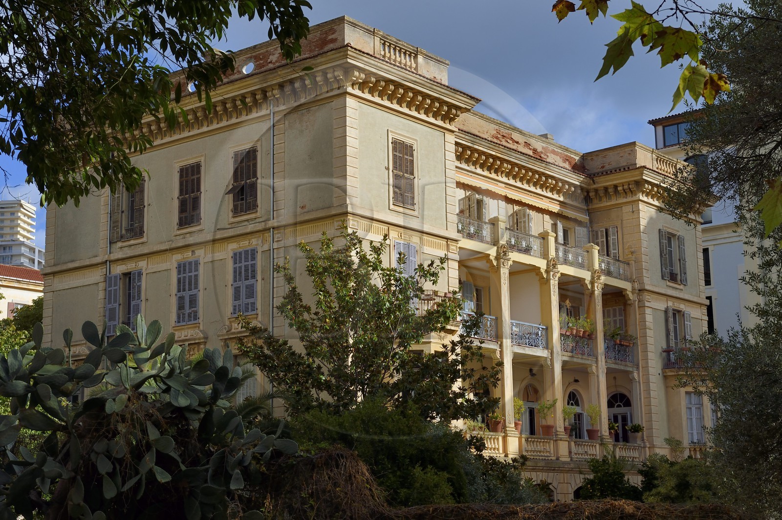 France, Corse-du-Sud (2A), Ajaccio, quartier dit des étrangers, ancien Cyrnos Palace sur le cours du Général-Leclerc