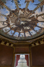 Espagne, Catalogne, Barcelone, Casa Vicens (1883 - 1885) de l'architecte du modernisme catalan Antoni Gaudi, site classé au Patrimoine Mondial de l'UNESCO, coupole du salon