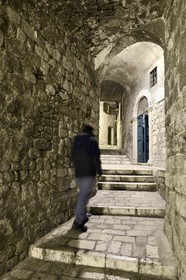 Croatia, Dalmatia, Dalmatian Coast, Sibenik, vaulted passageway in an alley with staircase