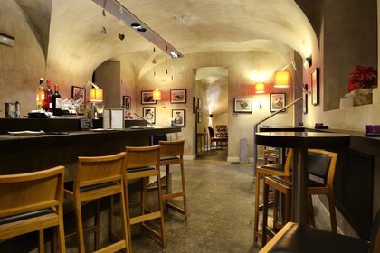 Espagne, Andalousie, Cordoue, hotel Hospes Palacio del Bailio, le bar à tapas