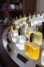 Italie, Toscane, Florence, centre historique classé Patrimoine Mondial de l'UNESCO, Officina profumo, farmaceutica di Santa Maria Novella, ancienne officine d'apothicaire italienne devenue une maison de parfum et de soins corporels, eau de cologne