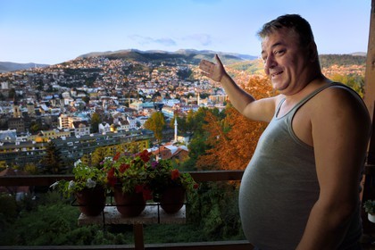 Bosnie-Herzégovine, Sarajevo, Nedim Ustalic ne se lasse pas de la vue sur la vieille ville depuis sa terrasse