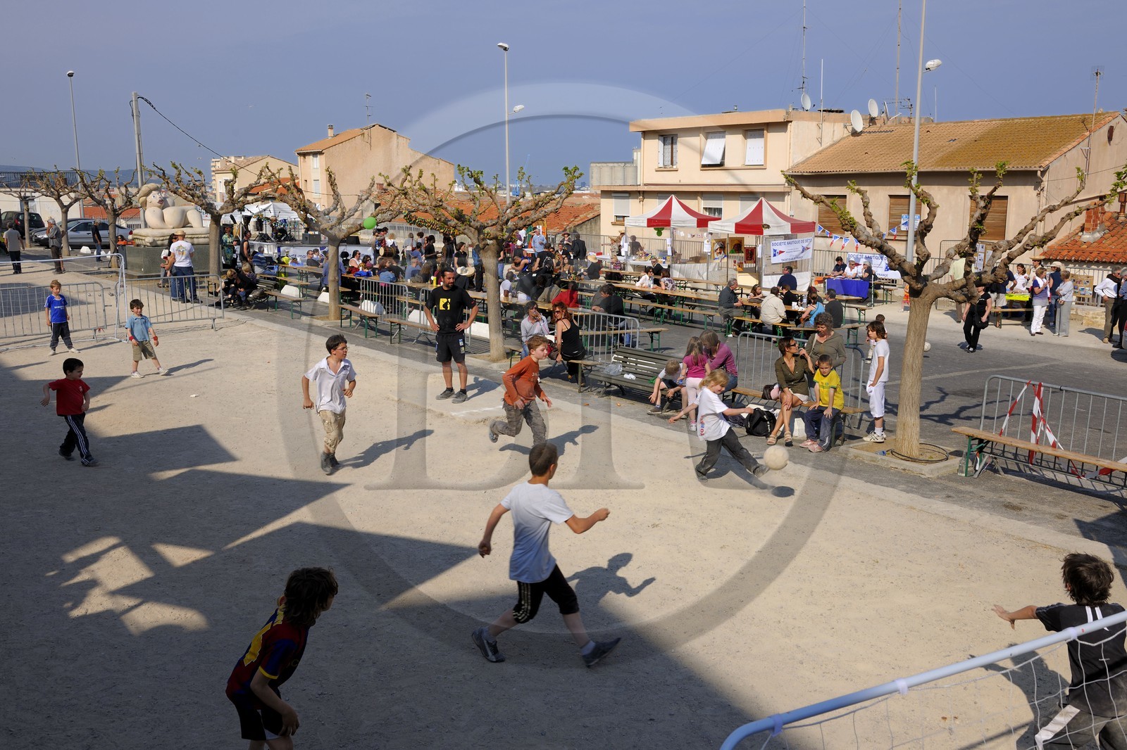 France, Hérault (34), Sète, la place de l'Hospitalet dans le Quartier Haut, rencontre de football pour les jeunes lors d'une fête de quartier