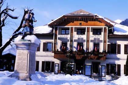 France, Haute-Savoie (74), domaine des portes du soleil, village de Morzine
