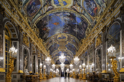 France, Yvelines (78), château de Versailles, classé Patrimoine Mondial de l'UNESCO, Galerie des Glaces (longueur 73m et largeur 10,50m) avec 17 fenêtres et 357 miroirs, architecte Jules Hardouin-Mansart (1678 - 1684)