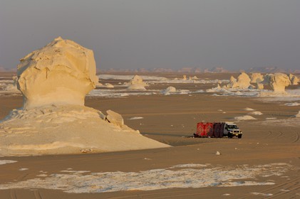 Egypte, désert libyque, bivouac dans le Désert Blanc au nord de Farafra