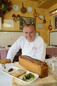 France, Rhone, Lyon, Restaurant bouchon lyonnais Daniel et Denise, the chef Meilleur Ouvrier de France (France’s Best Craftsman) in 2004 Joseph Viola and his famous Pâté en croute with foie gras and sweetbreads