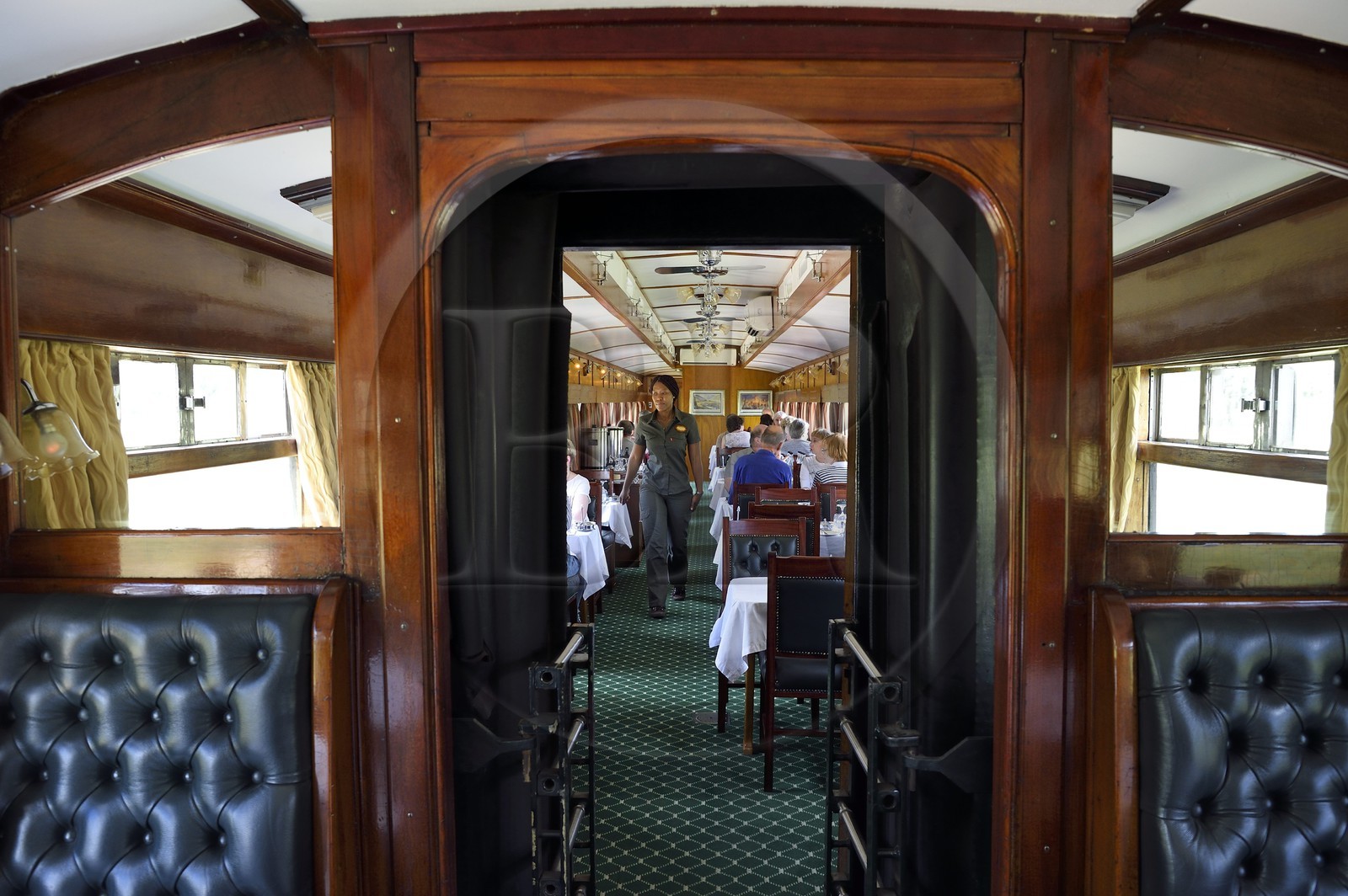 Namibie, région de Khomas, Windhoek, le train Shongololo express, la voiture-restaurant