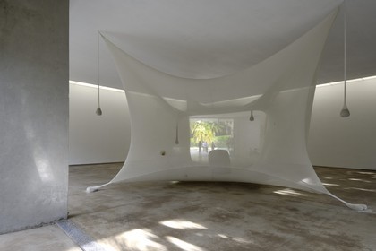 Brésil, Etat du Minas Gerais, région de Belo Horizonte, Brumadinho, centre d'art contemporain Inhotim, Galeria Praça, Nave Deusa (1998) de Ernesto Neto