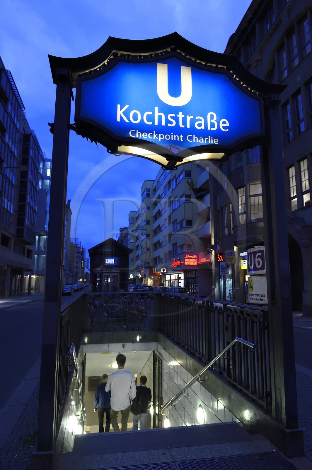 Allemagne, Berlin, Berlin-Mitte, U Bahn, sortie de la station de métro Kochstrasse-Checkpoint Charlie