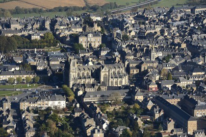 France, Manche (50), Avranches, l'église Notre-Dame-des-Champs et le chateau en arrière plan (vue aérienne)