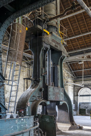 France, Finistère (29), Brest, l'arsenal, le port militaire est une base navale de la Marine nationale, marteau-pilon des forges dans les anciens ateliers de l’anse de Pontaniou