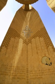 Egypte, Haute Egypte, Assouan, haut-barrage sur le Nil, la tour fleur de Lotus édifiée pour marquer l'amitié avec l'Union soviétique