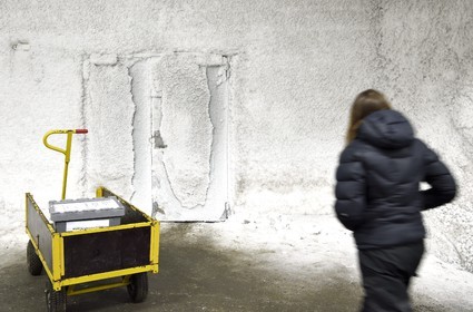 Norvège, Svalbard, Spitzberg, Longyearbyen, la Réserve mondiale de semences du Svalbard (banque de graines du Global Seed Vault), antichambre des 3 zones de stockage creusée dans la roche et à une température constante de -4°C fournie par le permafrost, porte d'accès à la salle de stockage maintenue artificiellement à -18°C