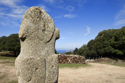 France, Corse-du-Sud (2A), Cargèse, menhir sculpté d'U Scumunicatu, pierre dressée datée approximativement 2500 avant Jésus-Christ