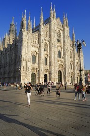 Italie, Lombardie, Milan, Piazza del Duomo, la cathédrale le Duomo de style gothique flamboyant