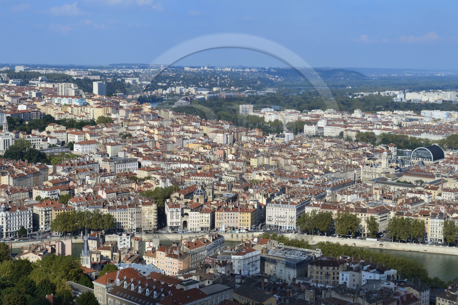 France, Rhône (69), Lyon, site historique classé Patrimoine Mondial de l'UNESCO, les pentes de la colline de la Croix-Rousse et le quartier Saint-Paul du Vieux Lyon en premier plan