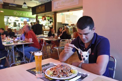 Principauté de Monaco, Monaco, un des restaurant du Marché de la Condamine