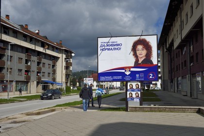 Bosnie-Herzégovine, République serbe de Bosnie, panneau pour les élections législatives à Pale, Sonia Karadzic