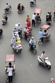 Vietnam, Hanoi, old town, traffic on the roundabout north of Hoan Kiem Lake also called Lake of the Restored Sword view from the Legends Beer
