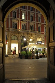 Italie, Lombardie, Milan, la via Dante à la sortie du Piccolo Teatro