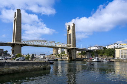 France, Finistère, Brest, the arsenal, the military port is a naval base of the French Navy, the Recouvrance bridge built over the Penfeld river and the Tour de la Motte-Tanguy in the background