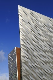 Royaume-Uni, Irlande du Nord, Belfast, quartier des docks de Queen's Island, le centre Titanic Belfast Experience