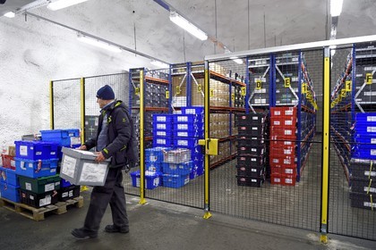 Norvège, Svalbard, Spitzberg, Longyearbyen, la Réserve mondiale de semences du Svalbard (banque de graines du Global Seed Vault), salle de stockage des semences artificiellement maintenue à -18°C, près de 900000 échantillons ont été déposés, provenant de 200 pays d'origine et de 73 instituts déposants
