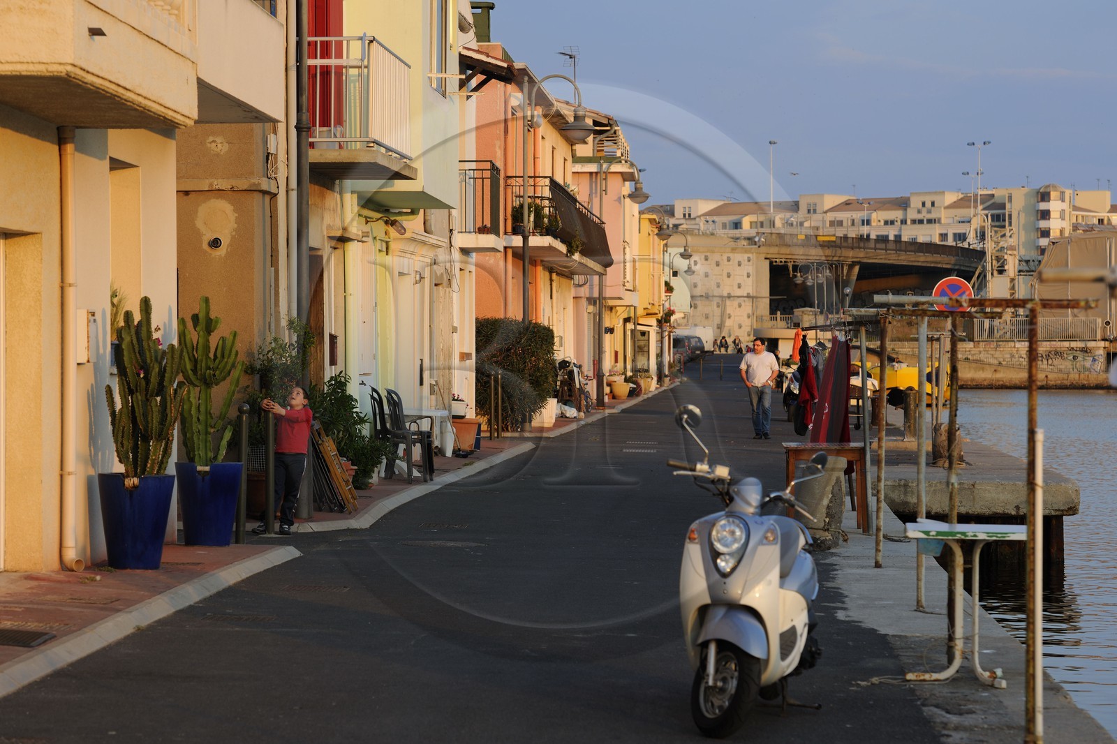 France, Hérault (34), Sète, quartier de la Pointe Courte, village de pêcheurs donnant sur l'étang de Thau, quai du Mistral
