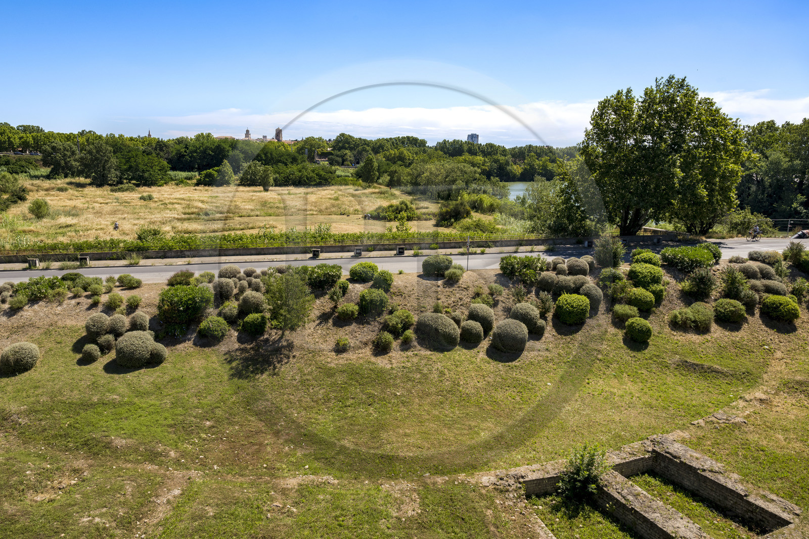 France, Bouches-du-Rhône (13), Arles, vestiges du cirque romain construit à partir de 149-150, il mesurait 450m de long sur 101m de large en bordure du musée départemental Arles antique