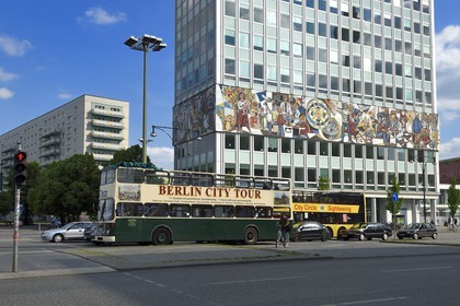 Allemagne, Berlin, Karl-Marx Allee, Haus des Lehrers (House of the teachers), the mural wrapping around the entire building designed in the style of Mexican mural art by artist Walter Womacka is titled Unser Leben (Our Life) and depicts various occupational groups of and aspects of life in the GDR
