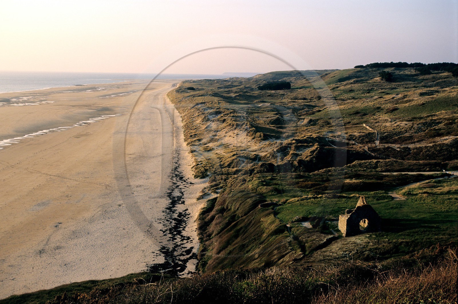 France, Manche (50), Cotentin, Barneville-Carteret, plage de la Vieille-église et dunes