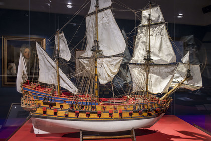 France, Morbihan (56), Port-Louis, la citadelle de Port-Louis, musée de la Compagnie des Indes, maquette du navire Le Soleil d'Orient premier grand vaisseau de commerce mis en chantier à Lorient pour le compte de la Compagnie des Indes fin XVIIème