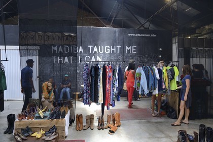 Afrique du Sud, province de Gauteng, Johannesburg, quartier de Maboneng, Arts on Main, lieu culturel dans un ancien entrepôt rénové qui a été construit à l'origine en 1911, mélangeant galeries d'art, librairies, restaurants et boutiques à la mode