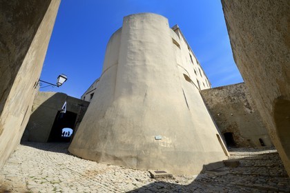 France, Haute-Corse (2B), Calvi, la citadelle, tour de l’ancien palais des gouverneurs génois occupé par la Légion Étrangère