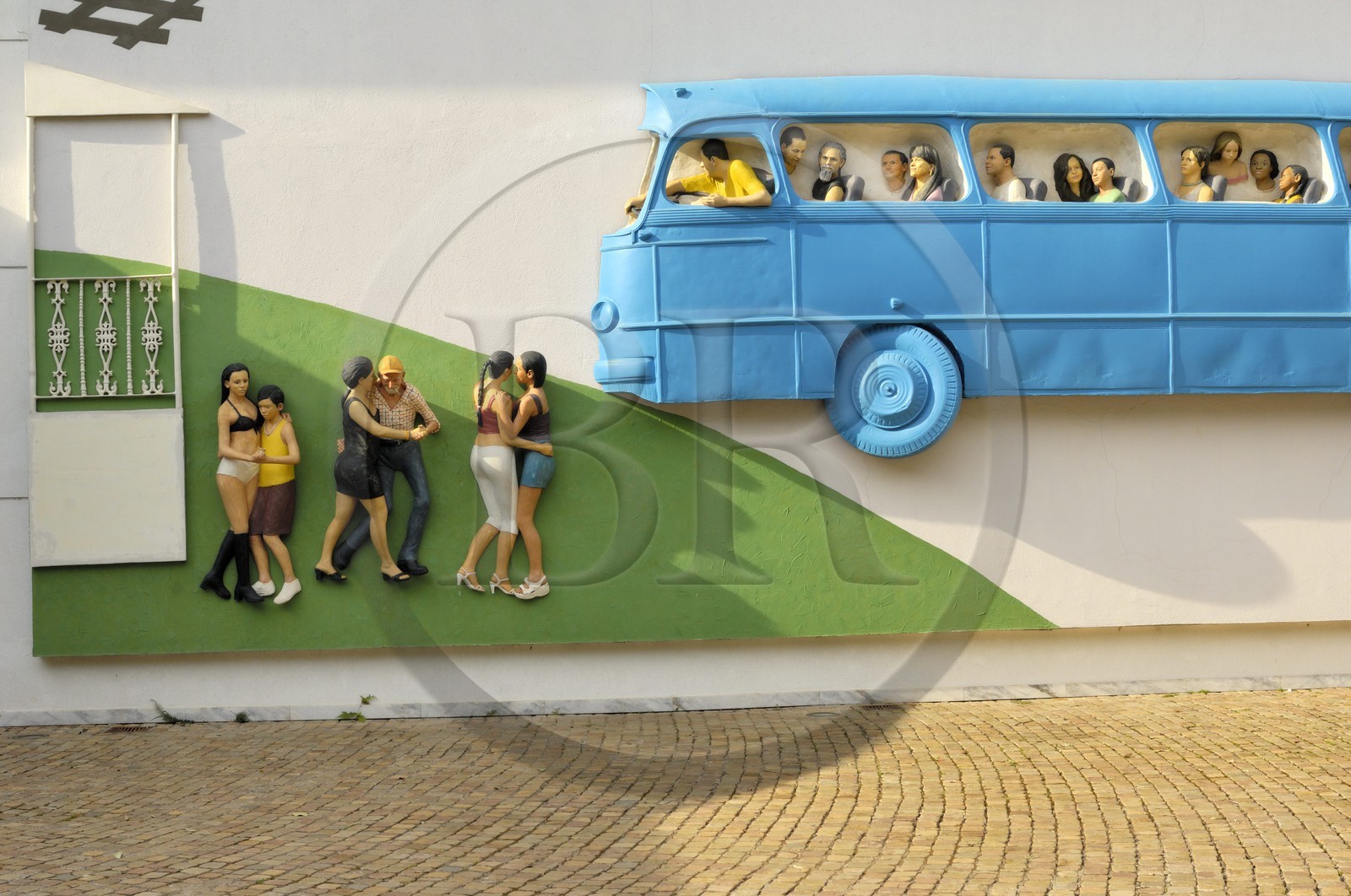 Brésil, Etat du Minas Gerais, région de Belo Horizonte, Brumadinho, centre d'art contemporain Inhotim, Galeria Praça, Rodoviara de Brumadinho (2005) de John Ahearn et Rigoberto Torres
