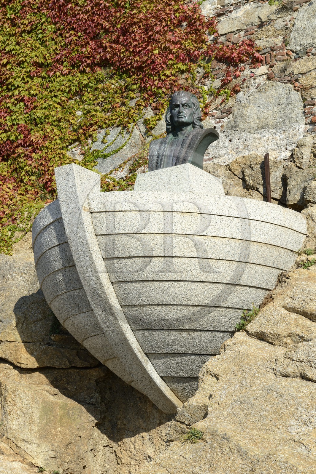 France, Haute-Corse (2B), Calvi, sculpture en hommage à Christophe Colomb