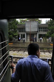 Vietnam, train de jour de Lao Cai à Hanoï, arrivée en gare de Pho Lu