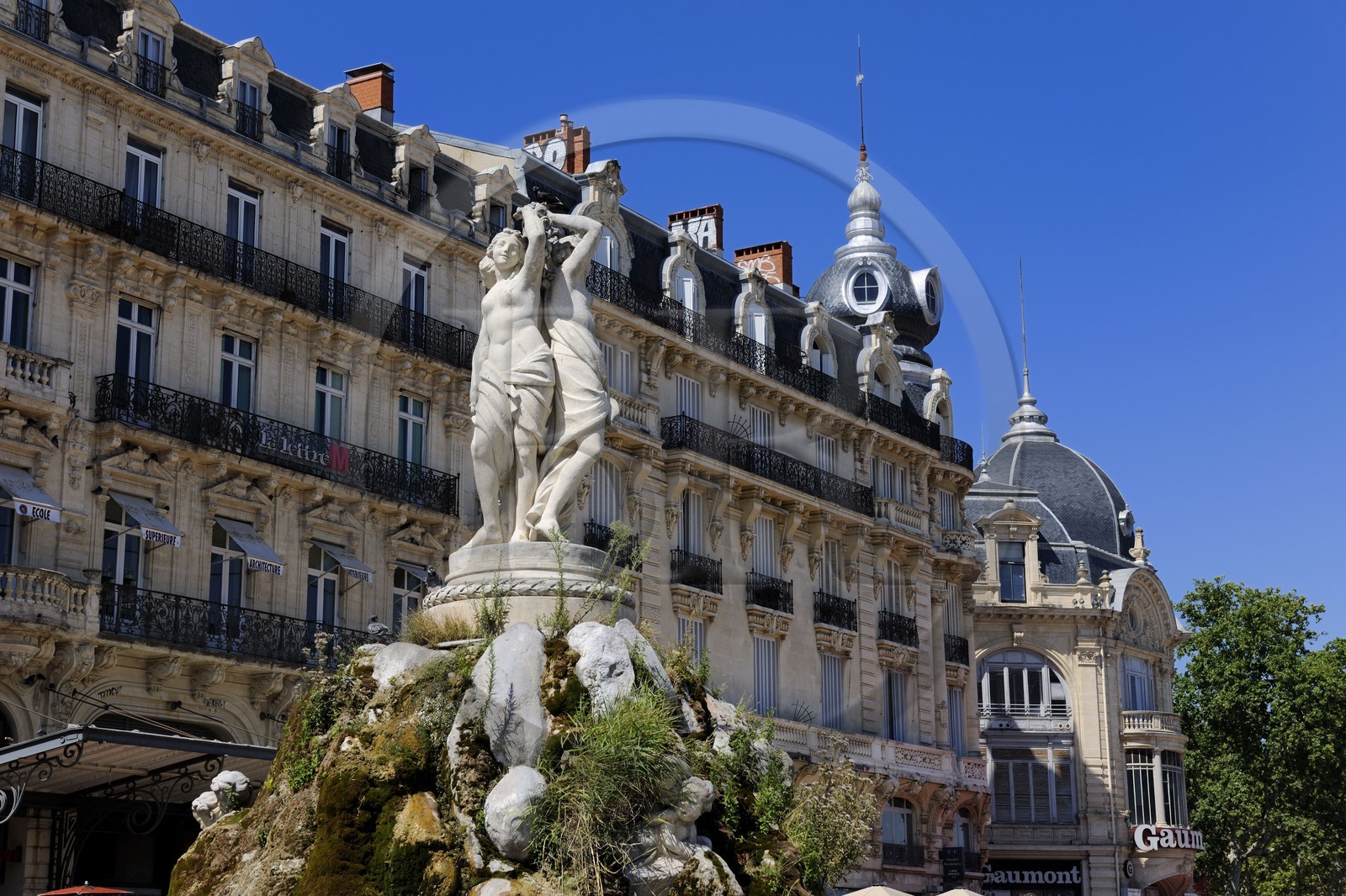France, Hérault (34), Montpellier, Place de la Comédie, fontaine des Trois Grâces