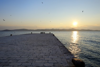Croatie, Dalmatie, côte dalmate, Zadar, la Riva (promenade du bord de mer)