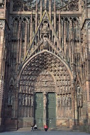 France, Bas-Rhin (67), Strasbourg, vieille ville classée au Patrimoine Mondial de l'UNESCO, la cathédrale Notre-Dame, la facade occidentale, le portail central dit de la Vierge et des Prophètes