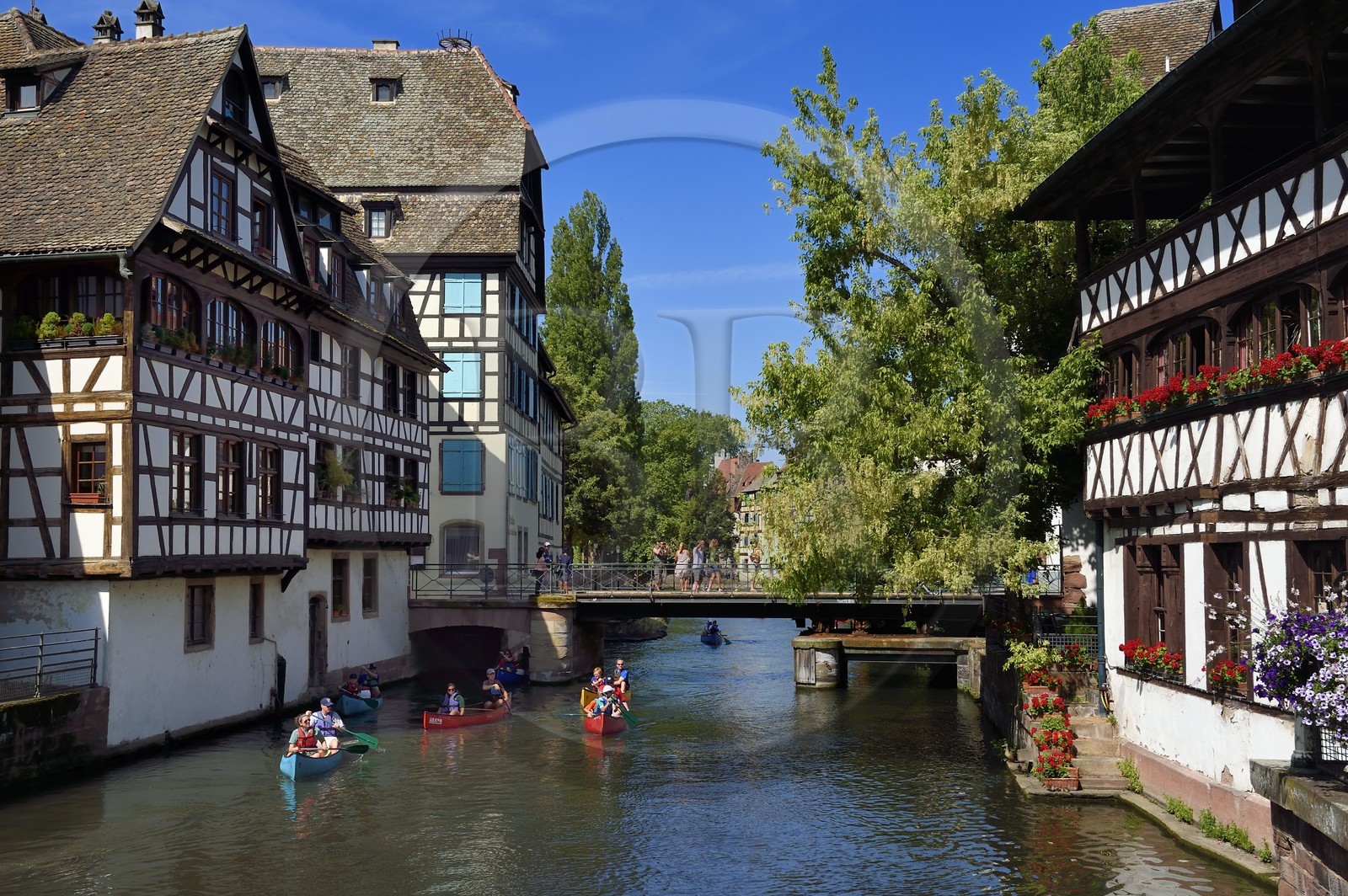 France, Bas Rhin, Strasbourg, old town listed as World Heritage by UNESCO, Petite France District, the Pont du Faisan on the Ill river and the Maison des Tanneurs from 1572 (restaurant) on the right