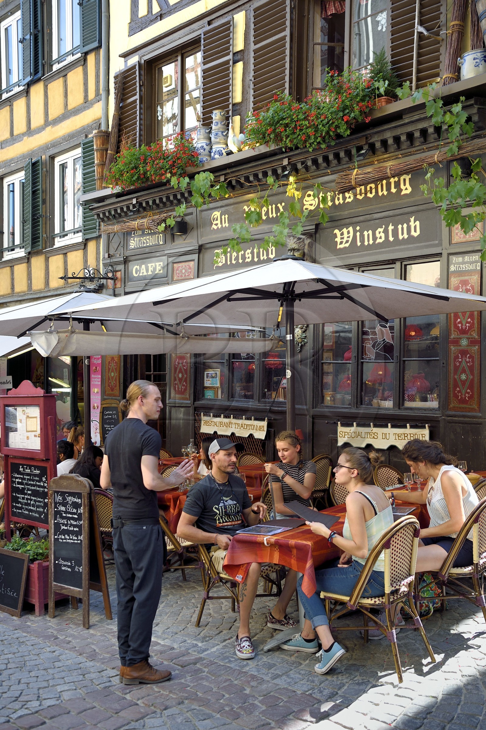 France, Bas Rhin, Strasbourg, old town listed as World Heritage by UNESCO, bierstub and winstub Au Vieux Strasbourg rue du Maroquin