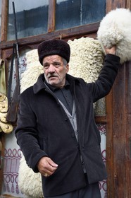 Azerbaïdjan, région de Ismailli, Lahij (Lahic), chapelier, papakha