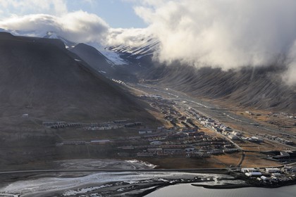 Norvège, Svalbard (Spitzberg), Longyearbyen (vue aérienne)